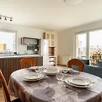 Apartamento Jasien With Garden By Bookinghost
