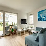 Jasien With Garden By Bookinghost Apartamento *
