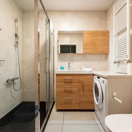 Apartamento Jasien With Garden By Bookinghost